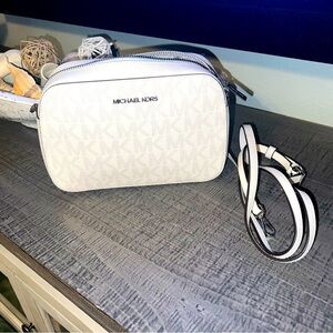 Michael Kors Jet Set Large Zip Crossbody Vanilla One (OPT/ALLUM)